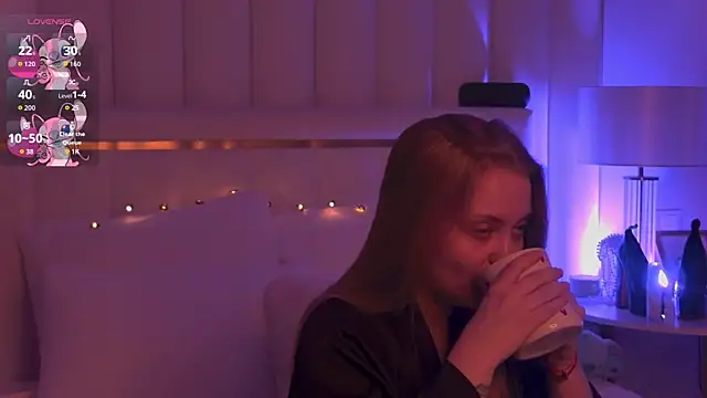 Snapshot of DorisHell chatting on 10-30-25, 02:57 DorisHell online show from 10-30-25, 02:57