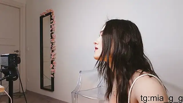 Mia Mia M online show from 12-05-25, 06:55