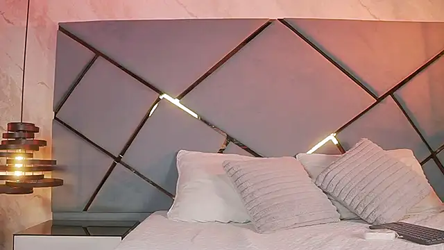 giorgia 13 online show from 10-23-25, 03:17