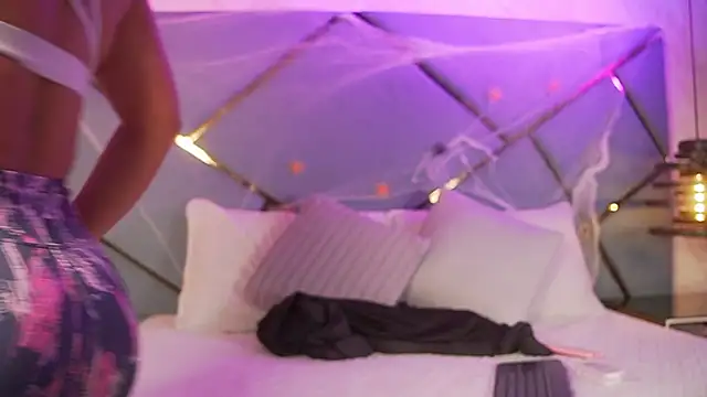 giorgia 13 online show from 10-28-25, 03:10