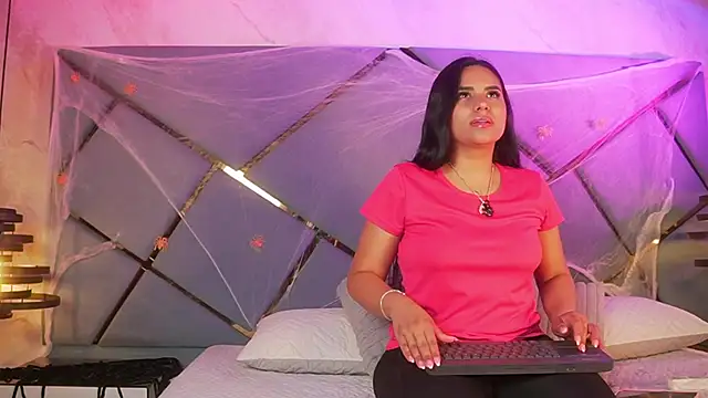 giorgia 13 online show from 10-31-25, 03:07