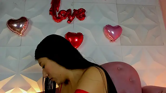 Snapshot of CarlaAlvez chatting on 02-13-25, 07:42 CarlaAlvez online show from 02-13-25, 07:42