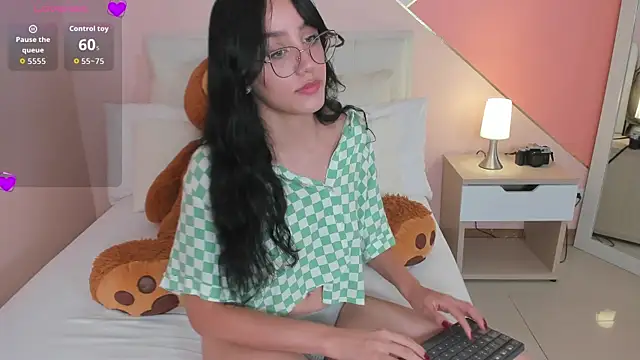 Snapshot of jaade_evergreen chatting on 10-01-25, 05:19 jaade evergreen online show from 10-01-25, 05:19