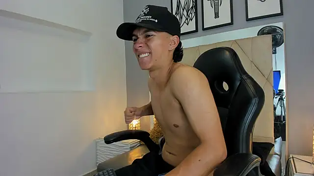 Snapshot of ricky_backus chatting on 10-12-25, 03:55 ricky backus online show from 10-12-25, 03:55