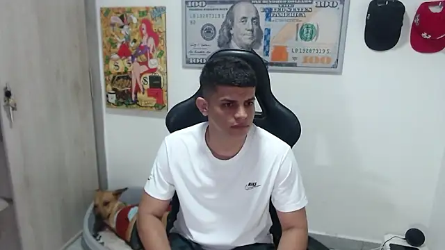 Snapshot of boss_of_cash chatting on 03-06-26, 04:09 boss of cash online show from 03-06-26, 04:09