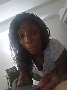 Snapshot of LuckiXCX chatting on 11-30-25, 01:37 LuckiXCX online show from 11-30-25, 01:37