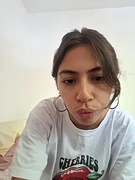 Snapshot of Jazmin-Cerezita chatting on 12-18-24, 04:28 Jazmin-Cerezita online show from 12-18-24, 04:28