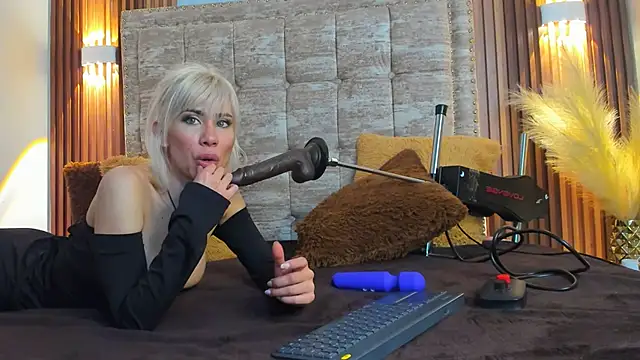 Snapshot of Summer_Rosee chatting on 12-20-24, 03:36 Summer Rosee online show from 12-20-24, 03:36