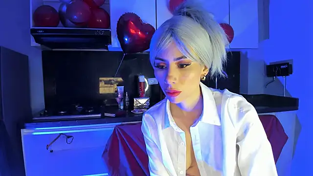 Snapshot of Summer_Rosee chatting on 02-14-25, 01:08 Summer Rosee online show from 02-14-25, 01:08