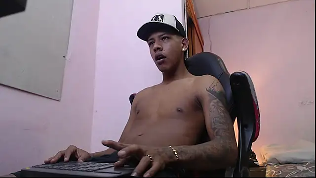 Snapshot of mr_stiven_ chatting on 01-12-25, 12:28 mr stiven online show from 01-12-25, 12:28