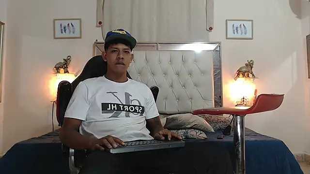 Snapshot of mr_stiven_ chatting on 09-10-25, 02:22 mr stiven online show from 09-10-25, 02:22