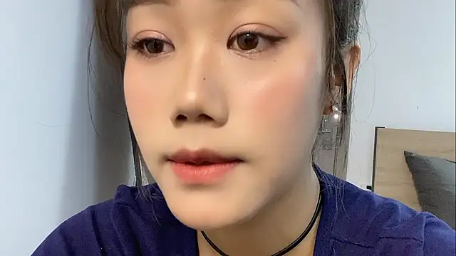 Snapshot of Bella-LL chatting on 02-22-25, 03:58 Bella-LL online show from 02-22-25, 03:58