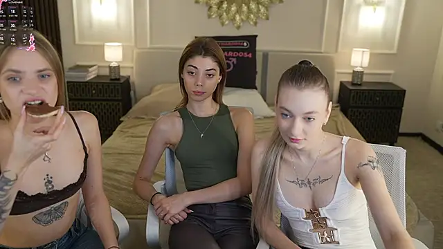 Ewa Pearl online show from 11-04-25, 03:22