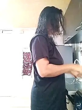 LunaOslon sq online show from 01-01-25, 05:11