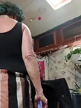 SlickedDryr online show from 12-18-24, 04:17