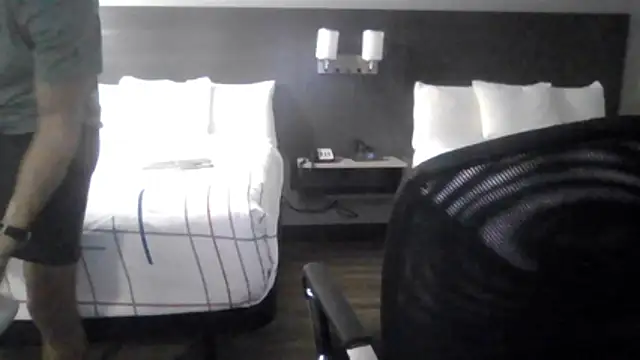 Snapshot of Strokeking4u chatting on 02-18-26, 08:21 Strokeking4u online show from 02-18-26, 08:21