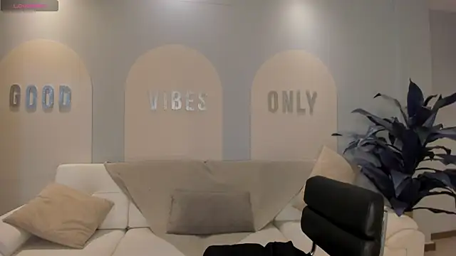 MiaFarrell  online show from 01-31-25, 07:18