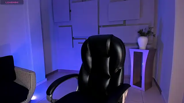 MiaFarrell  online show from 11-04-25, 06:07