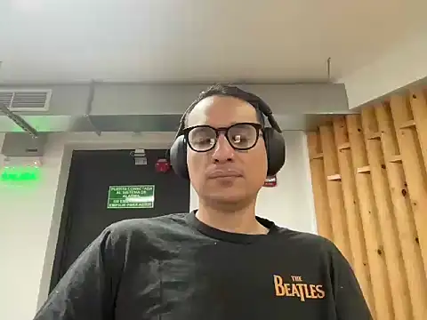 Snapshot of alex_ruiz85 chatting on 12-16-25, 04:23 alex ruiz85 online show from 12-16-25, 04:23