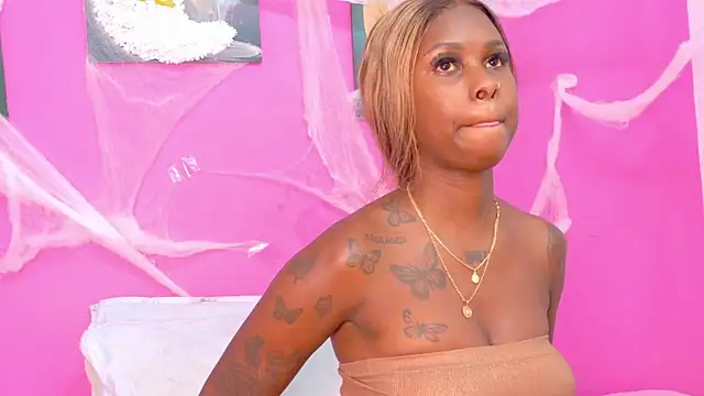 Snapshot of kinkyandsavage chatting on 10-30-25, 07:36 kinkyandsavage online show from 10-30-25, 07:36