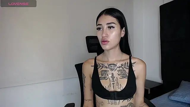 Cassie howard  online show from 12-24-24, 05:16