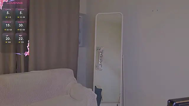 Snapshot of Lana__Cute_ chatting on 03-17-25, 06:00 Lana Cute online show from 03-17-25, 06:00