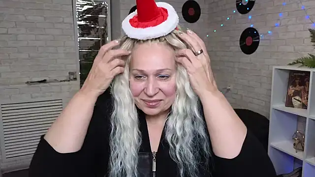 Penelope Pinky online show from 12-26-24, 05:40