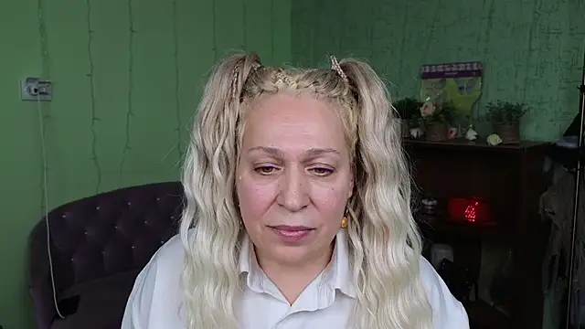 Penelope Pinky online show from 12-27-24, 04:32