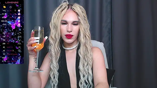 Snapshot of Cassie_Bae chatting on 01-01-25, 01:27 Cassie Bae online show from 01-01-25, 01:27