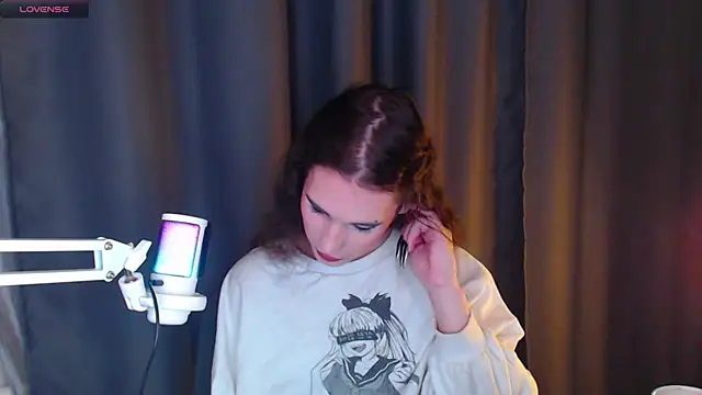 Snapshot of Cassie_Bae chatting on 03-19-25, 06:35 Cassie Bae online show from 03-19-25, 06:35