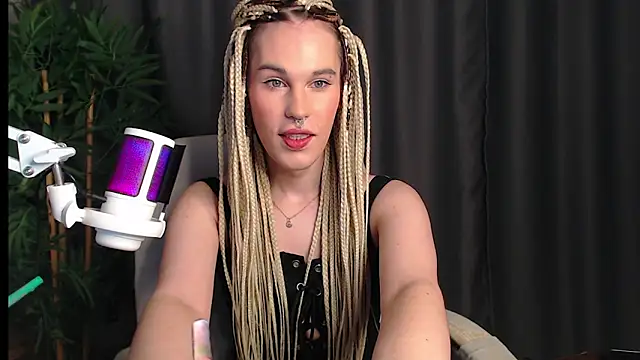 Snapshot of Cassie_Bae chatting on 11-26-25, 06:53 Cassie Bae online show from 11-26-25, 06:53