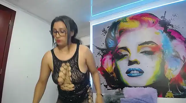 Snapshot of karime_sexygirl chatting on 01-17-25, 04:04 karime sexygirl online show from 01-17-25, 04:04