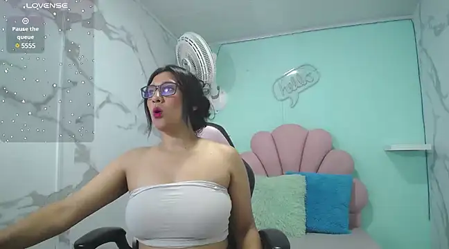 Snapshot of karime_sexygirl chatting on 01-28-25, 12:00 karime sexygirl online show from 01-28-25, 12:00