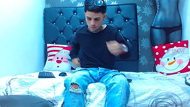 Snapshot of exotic_hot_couple chatting on 12-24-24, 01:49 exotic hot couple online show from 12-24-24, 01:49