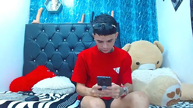 Snapshot of exotic_hot_couple chatting on 03-07-25, 06:35 exotic hot couple online show from 03-07-25, 06:35