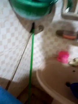 Snapshot of shenLytle chatting on 10-10-25, 01:43 shenLytle online show from 10-10-25, 01:43