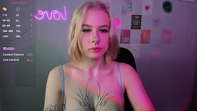 Snapshot of tender_kiitty chatting on 12-22-24, 07:33 tender kiitty online show from 12-22-24, 07:33