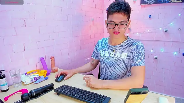 Snapshot of JACK_BLOSSOM_ chatting on 12-19-24, 12:01 JACK BLOSSOM online show from 12-19-24, 12:01