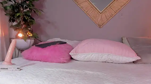 Snapshot of bella_arias chatting on 12-18-24, 01:26 bella arias online show from 12-18-24, 01:26