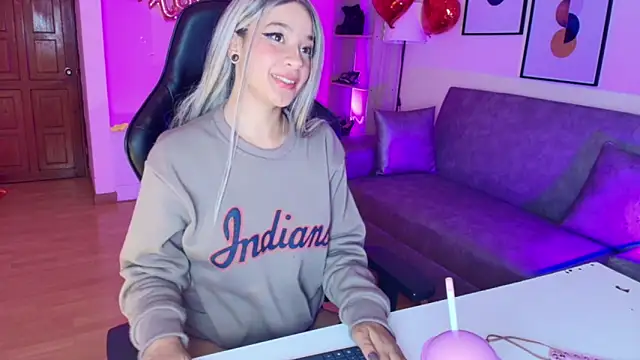 EmmaJhonnsson online show from 02-04-25, 04:05