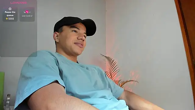 Snapshot of lucas_wellx chatting on 01-11-26, 04:56 lucas wellx online show from 01-11-26, 04:56