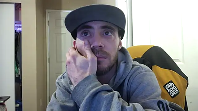 Huntzg23 online show from 04-14-26, 05:30