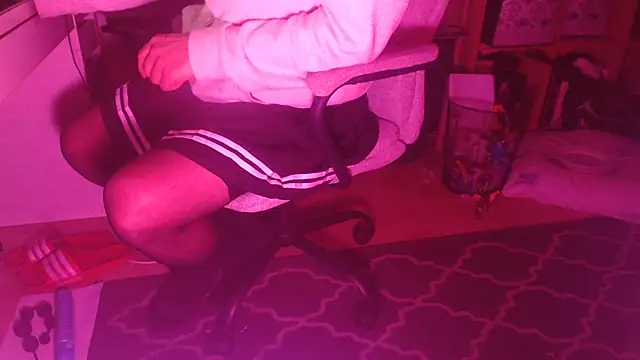 dirtynylonboy33 online show from 03-06-26, 09:00