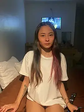 Snapshot of Nn065 chatting on 12-22-24, 01:33 Nn065 online show from 12-22-24, 01:33