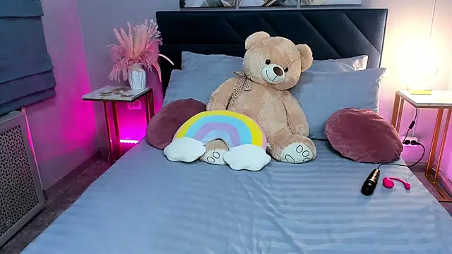 Snapshot of Curvy_Dynamite_ chatting on 10-22-25, 01:17 Curvy Dynamite online show from 10-22-25, 01:17