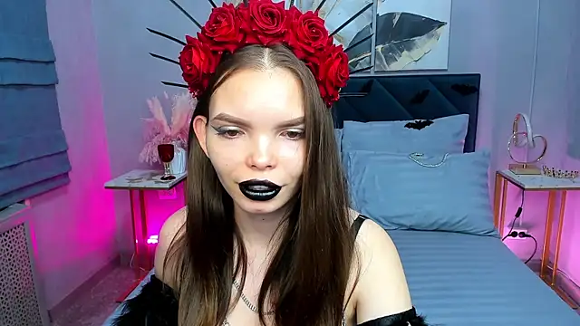 Snapshot of Curvy_Dynamite_ chatting on 10-31-25, 01:06 Curvy Dynamite online show from 10-31-25, 01:06