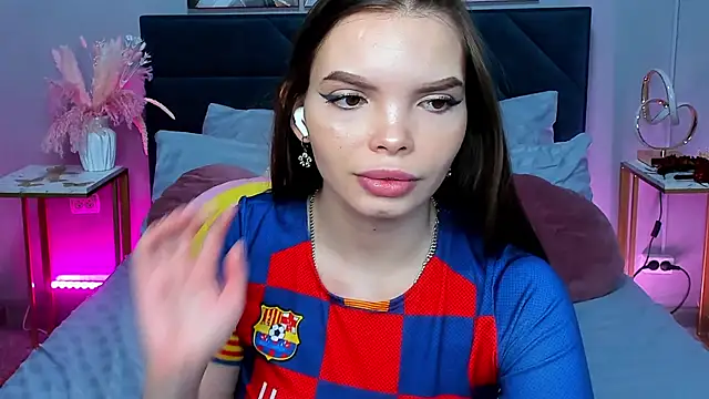 Snapshot of Curvy_Dynamite_ chatting on 11-13-25, 01:15 Curvy Dynamite online show from 11-13-25, 01:15