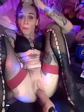 Snapshot of MommyMisfit chatting on 02-03-26, 06:40 MommyMisfit online show from 02-03-26, 06:40