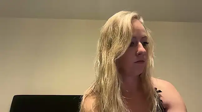 Snapshot of Emmy_frenchie chatting on 01-02-25, 08:02 Emmy frenchie online show from 01-02-25, 08:02