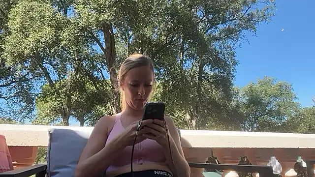 Snapshot of Emmy_frenchie chatting on 09-23-25, 10:29 Emmy frenchie online show from 09-23-25, 10:29